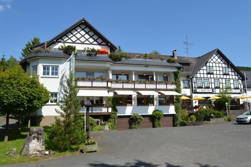 Hotel "Woiler Hof" Garni Eslohe Extérieur photo